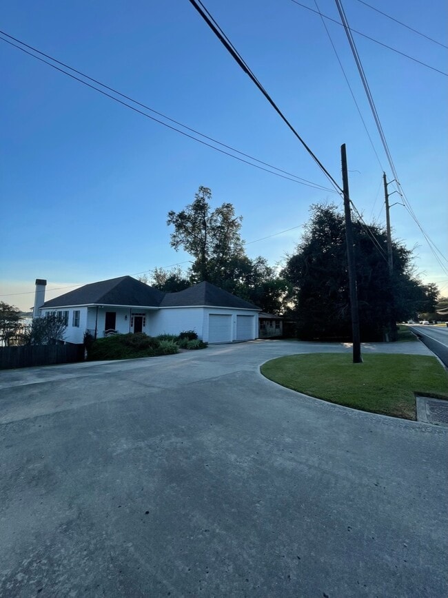 Photo - 1200 E Main St