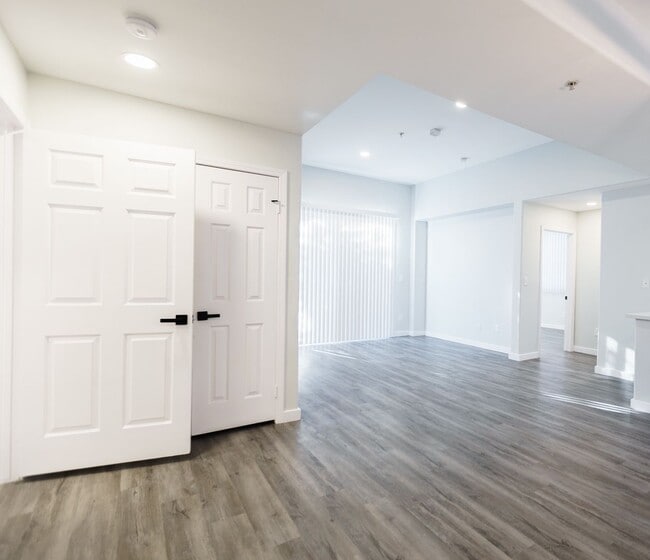 Photo - 1527 Veteran Ave