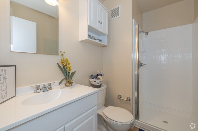 3BR, 2BA - 1,020SF - Primary Bathroom