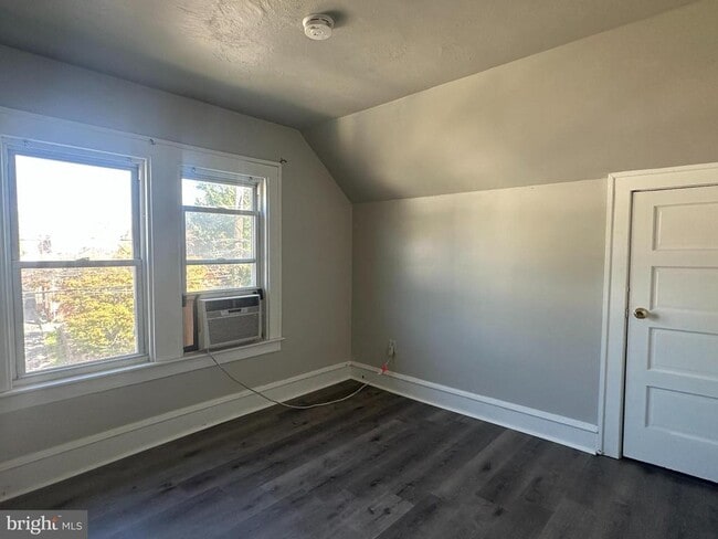 Photo - 720 Clifton Ave