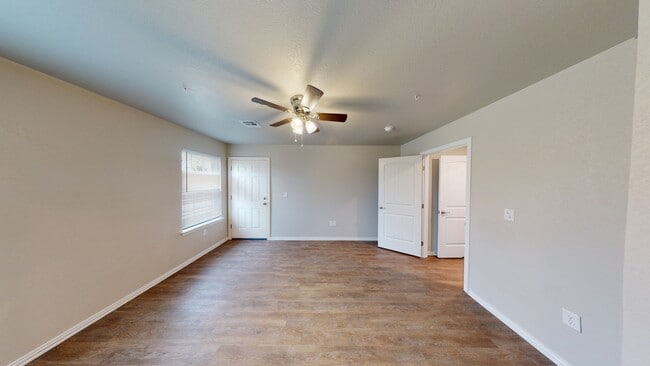 Photo - 409 E Tonner Ave