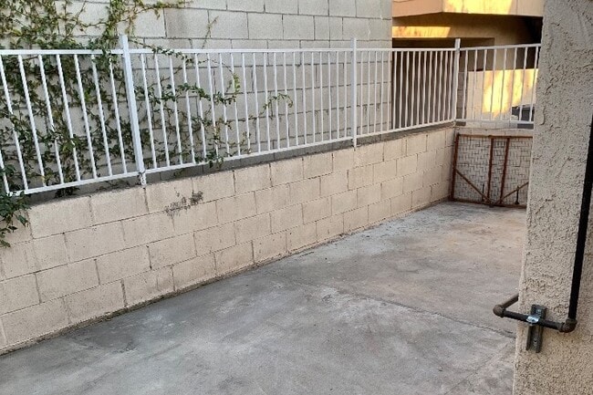 Patio - 533 E Lomita Ave