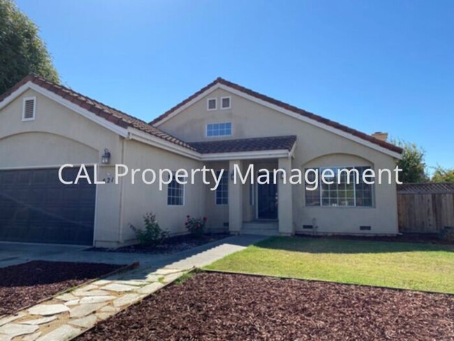 3 Bedroom 2 Bathroom home in Hollister, CA! - 3 Bedroom 2 Bathroom home in Hollister, CA!