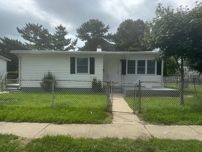 Building Photo - Recently Renovated 3 Bedroom in Atlantic C... Rental