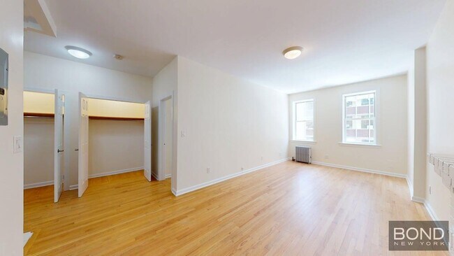 Photo - 52 W 56th St Apartment Unit 4F