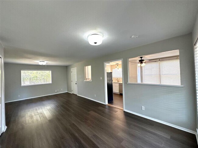 Photo - 8302 Briarwood Ln