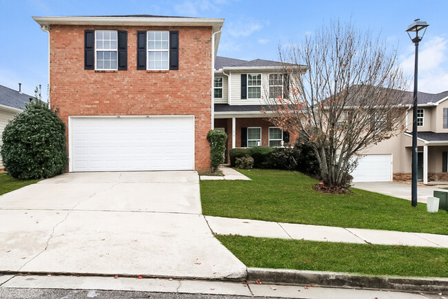 Photo - Beautiful 6 Bedroom located in Stockbridge! House