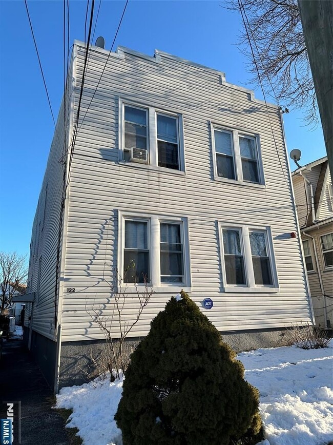 Photo - 122-124-124 Buffalo Ave Unit 4