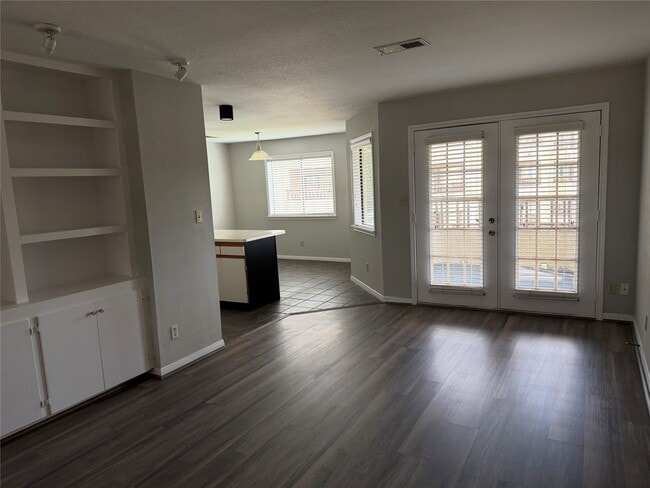Photo - 6107 Snug Harbor Blvd Unidad L11