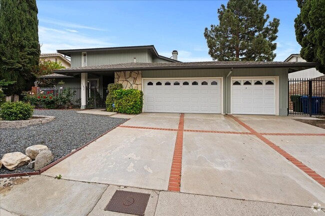 Building Photo - Updated 4-Bedroom with Pool and Bonus Loft...