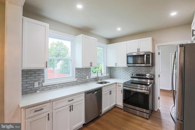 Photo - 6512 Golden Ring Rd