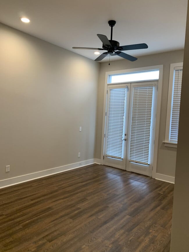 R living room - The Commons at City Center