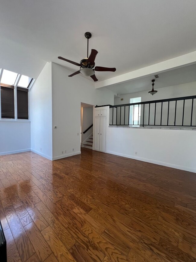 Photo - Tri-Level 2bed 2.5 bath Huntington  Beach ...
