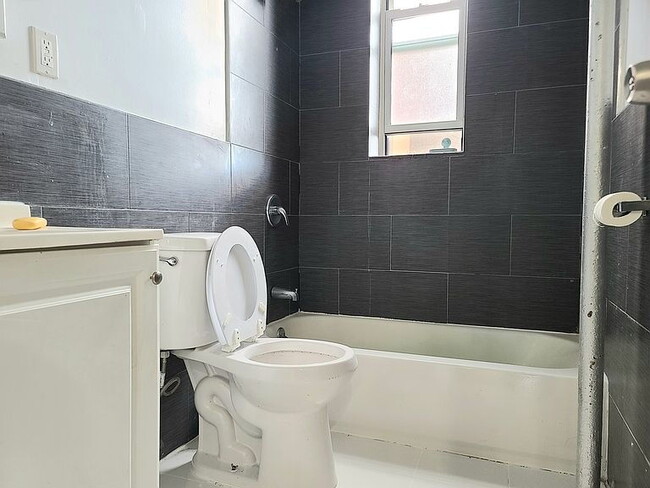 Photo - "Chic 1-Bedroom Bronx Apartment with Grani...