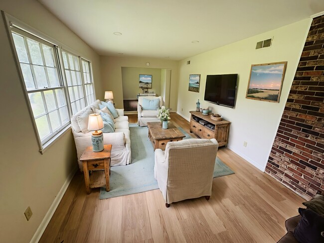 Building Photo - 110 N Edgewood Dr Rental