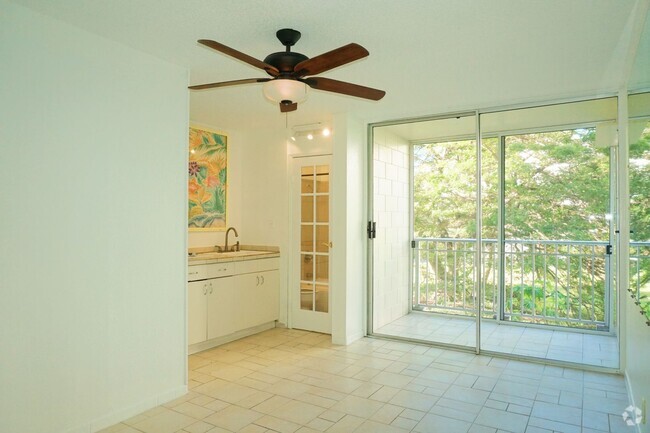 Building Photo - Cozy, Pet Friendly, Waikiki Studio Unit 203 Rental