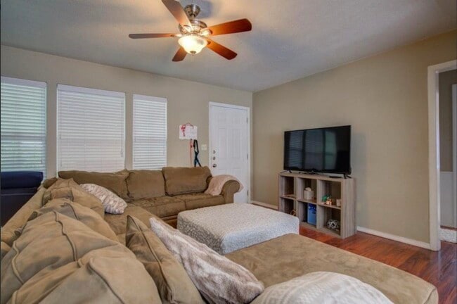 Photo - 3815 31st St