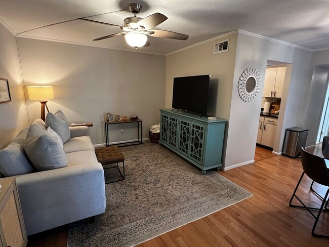 Building Photo - 4611 W North B St Unit 224