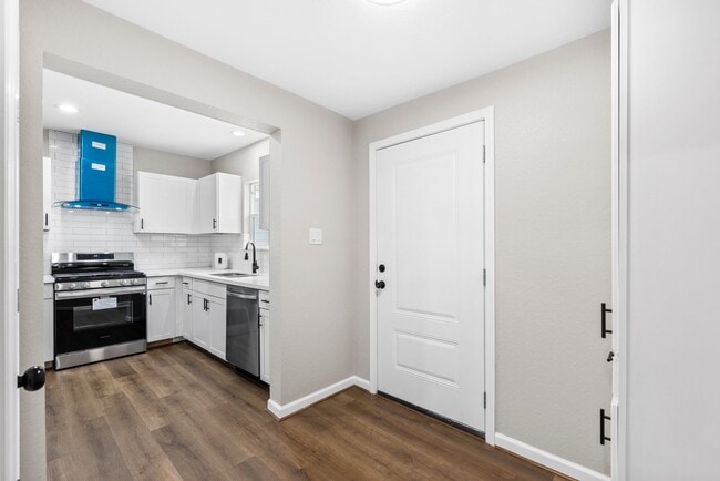 Photo - 3106 Michigan St