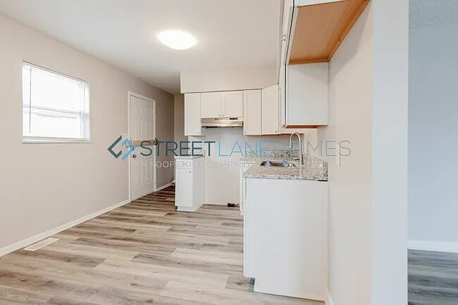 Photo - 2932 Lasalle St