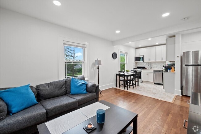 Building Photo - 46 Webster Rd Unit 2 Rental