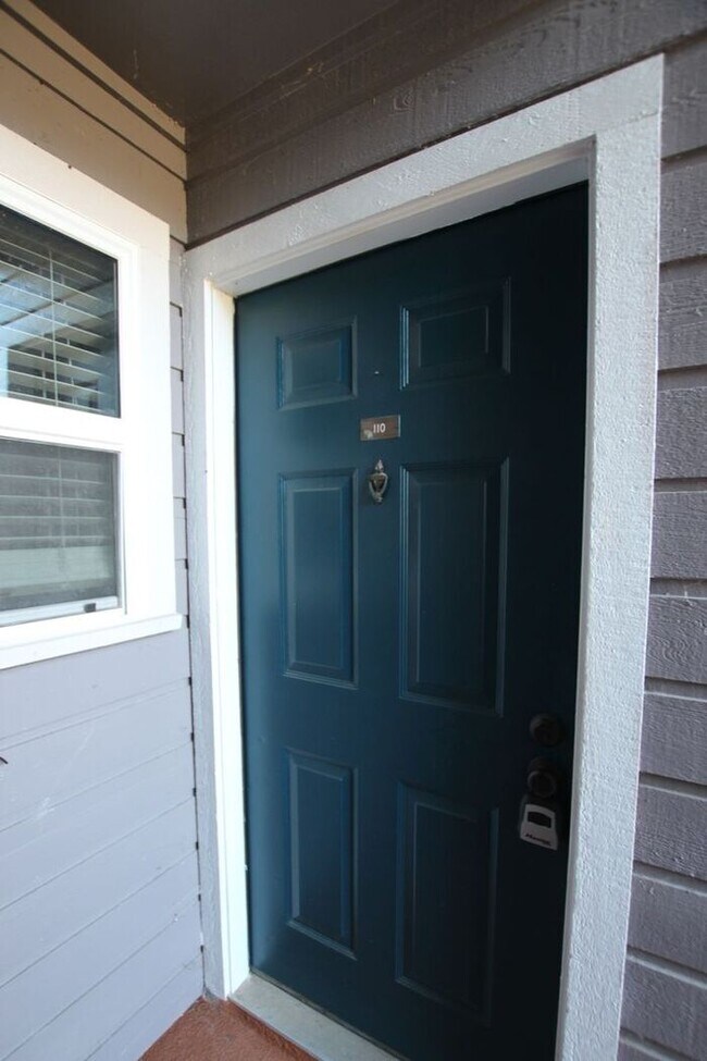 Photo - 1 Bed 1 Bath, Upstairs Apartment Unit at H...