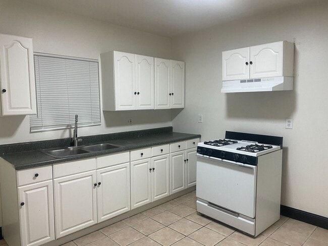 Building Photo - 2740 Center St Unit C Rental