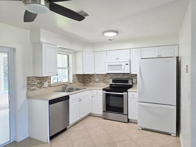 Photo - 2 bedroom, 1.5 bath home with 1 car garage