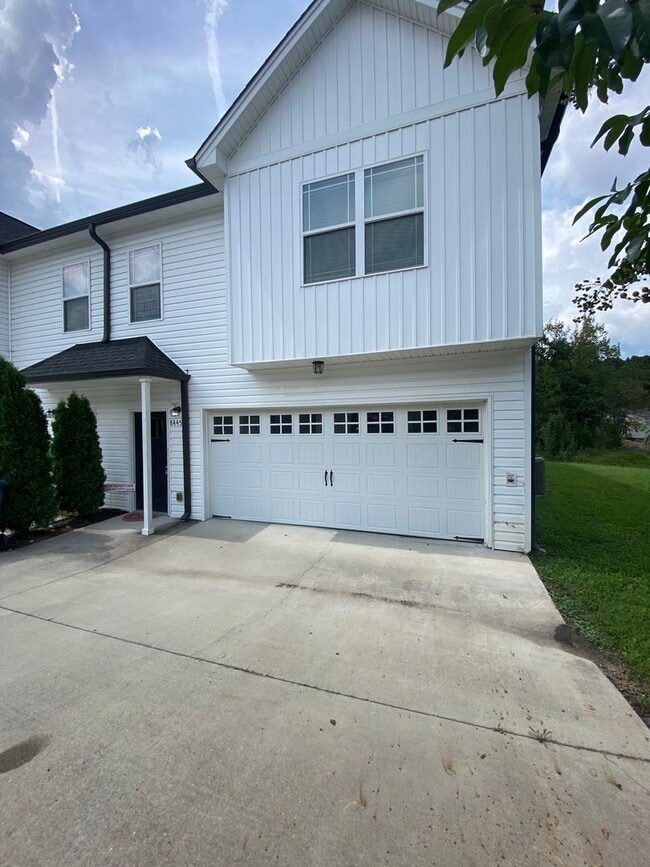 8445 Brookmoor Ln