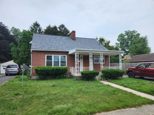 Front - 1070 S Coldbrook Ave House