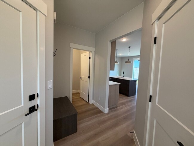 Photo - 608 Hemsworth Ln