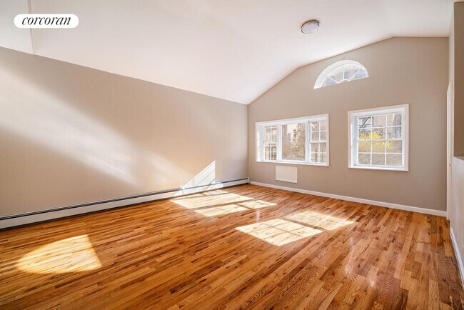 Photo - 315 E 163rd St