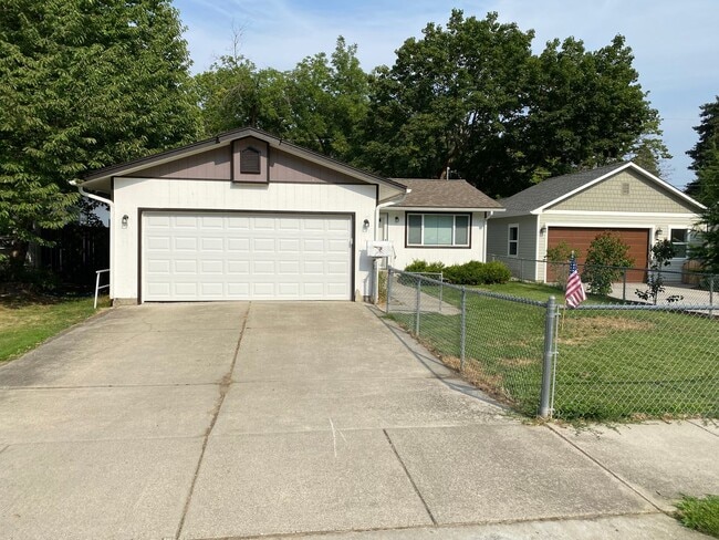 Building Photo - Downtown Home for Rent Available 10/15/25!