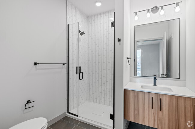 2BR, 2BA - 1,090SF - Bathroom