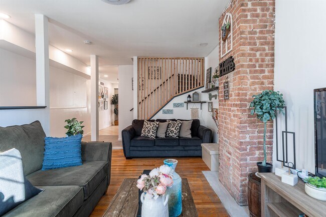 Photo - 148.5 Union St