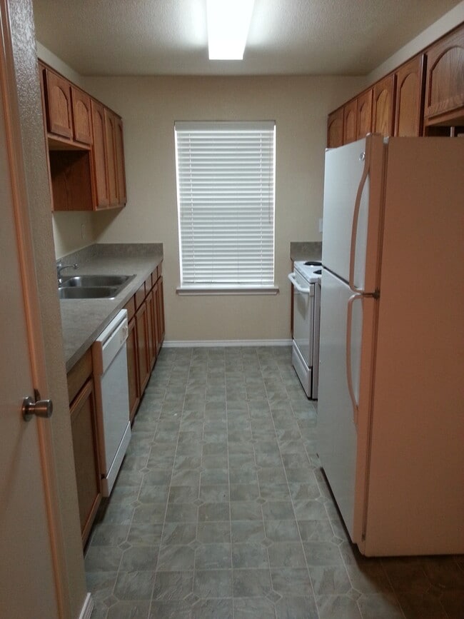 Photo - 3 BEDROOM 1.5 BATHROOMS 1 CAR GARAGE