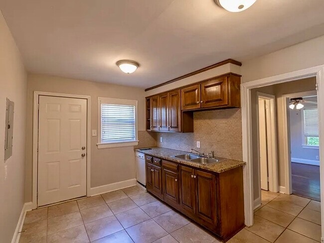 Photo - 1214 Spruce St Unit A