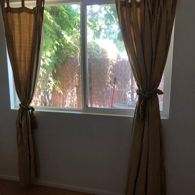 9010 Balcom Ave Unidad Pool Studio