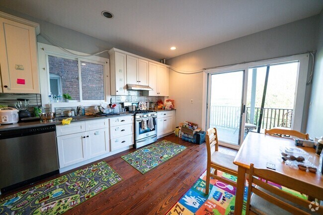 Building Photo - 100 Calumet St Unit 1 Rental