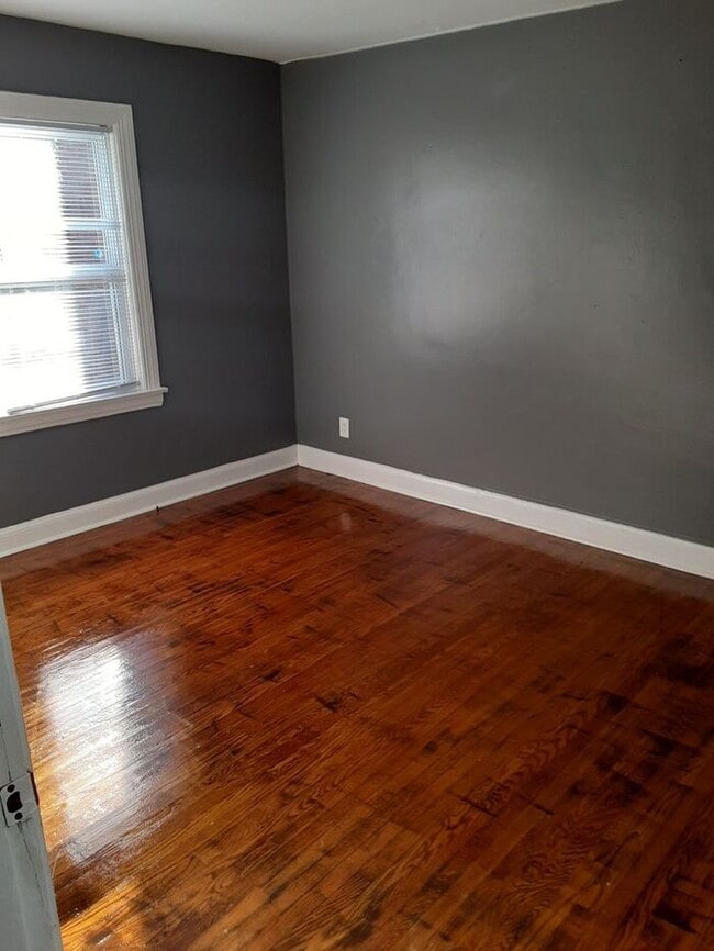 Photo - Several Units Available! Lovely 2 bedroom 1 bath classic style apartment