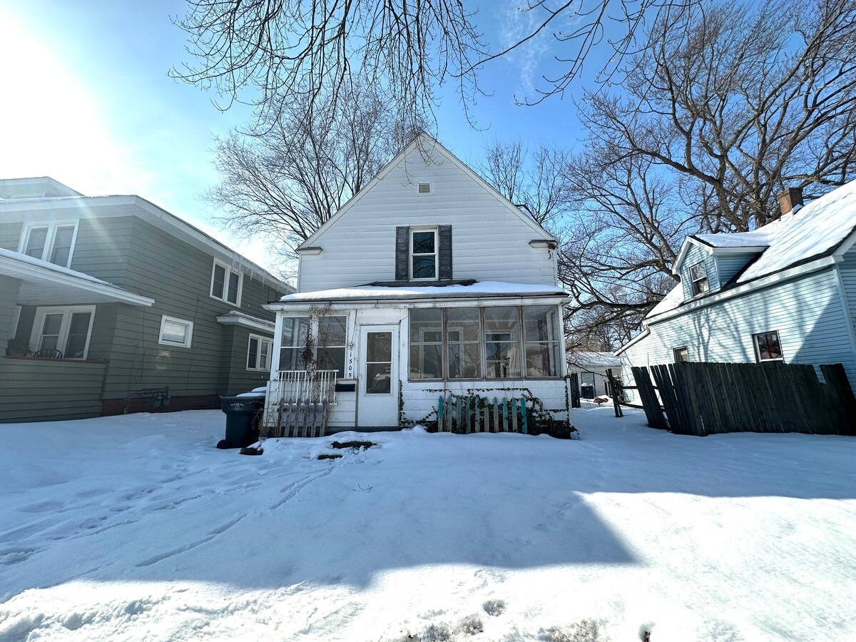 Photo - 1505 Leer St