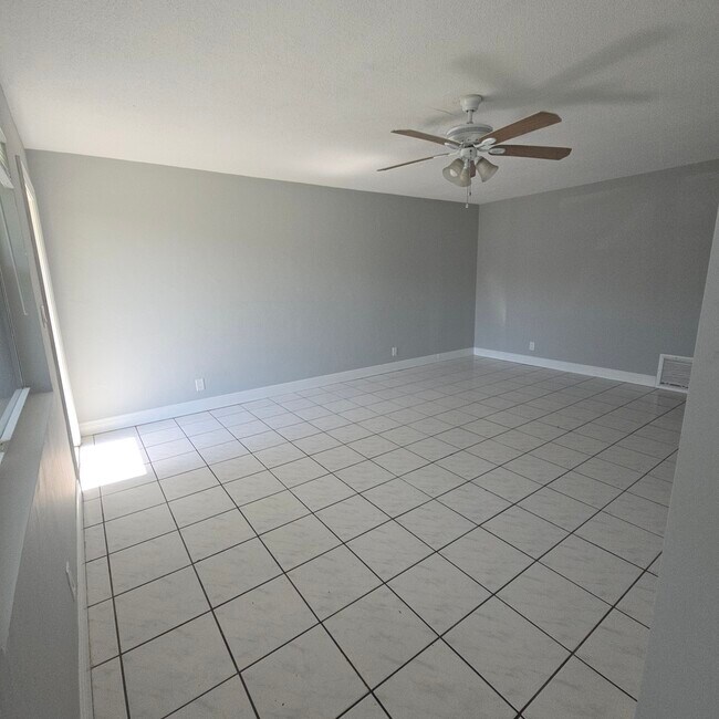 living - 5921 NE 18th Ave Unit 1