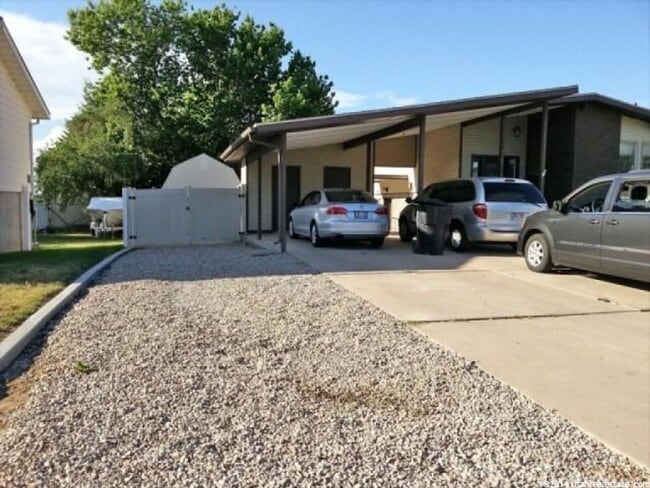 Photo - Beautiful home with fence backyard