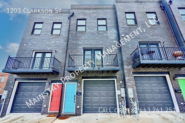 Building Photo - 3 Bedroom Rowhome W/ Garage & Rooftop Deck!