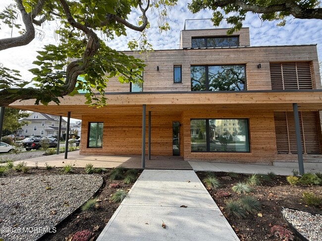 Building Photo - 500 8th Ave