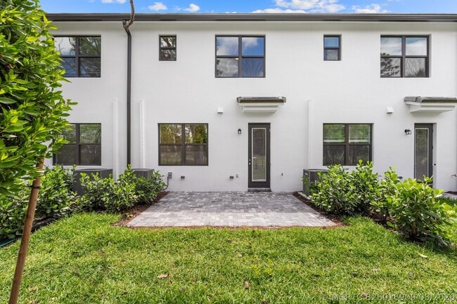 4315 Efendi Dr