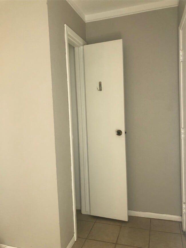 Building Photo - 8801 Hammerly Blvd Unit 1506 Rental