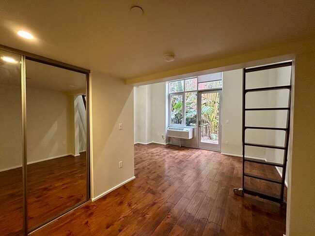Photo - 550 Jessie St Unit 114