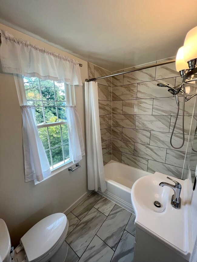 Photo - 5 E Glebe Rd Unit C