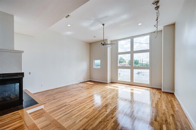 Photo - 1729 Reinerman St